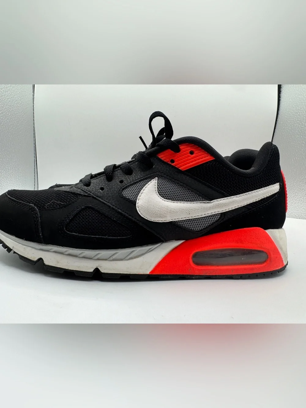 Size 10.5 - Nike Air Max IVO Black Crimson